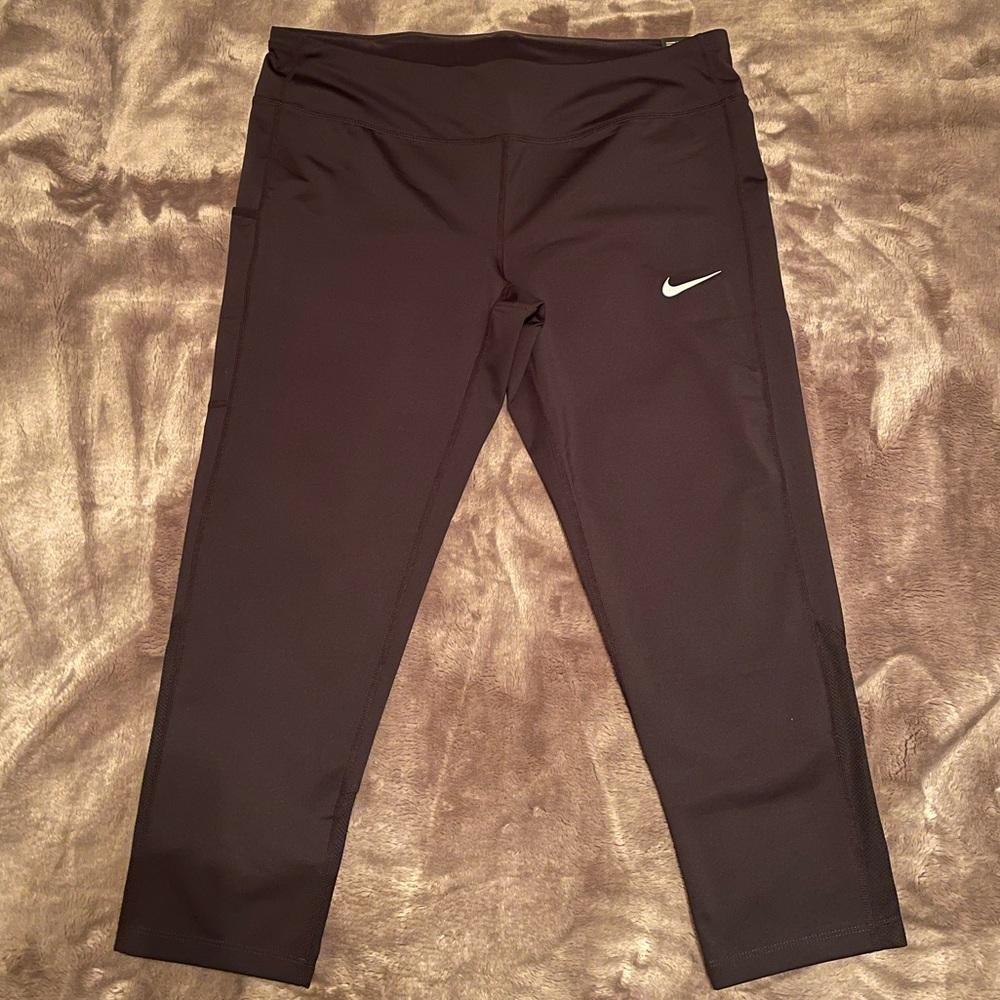 NWT - Nike Tight Fit Collant Crop Length Pants